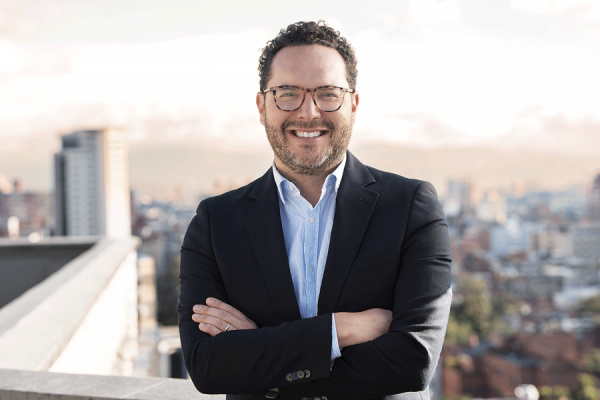 La compleja situación del sistema previsional colombiano que presiona a la AFP de la Cámara Chilena de la Construcción y Prudential