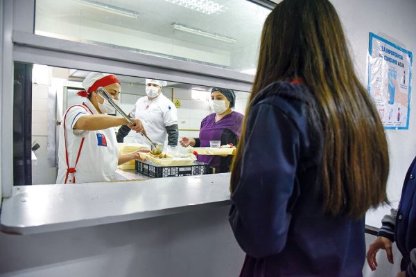 Concesionarias de Junaeb salen al paso por "descontinuación" del PAE: "La opinión pública ha demostrado que el Programa de Alimentación es indispensable"