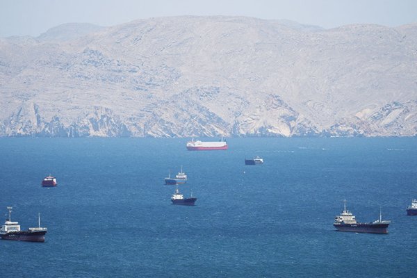 Guerra de Irán y cierre del estrecho de Ormuz nublan el panorama de las compañías