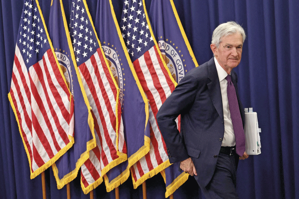 Powell decide quedarse en la Fed en medio de inusuales disensos entre sus gobernadores