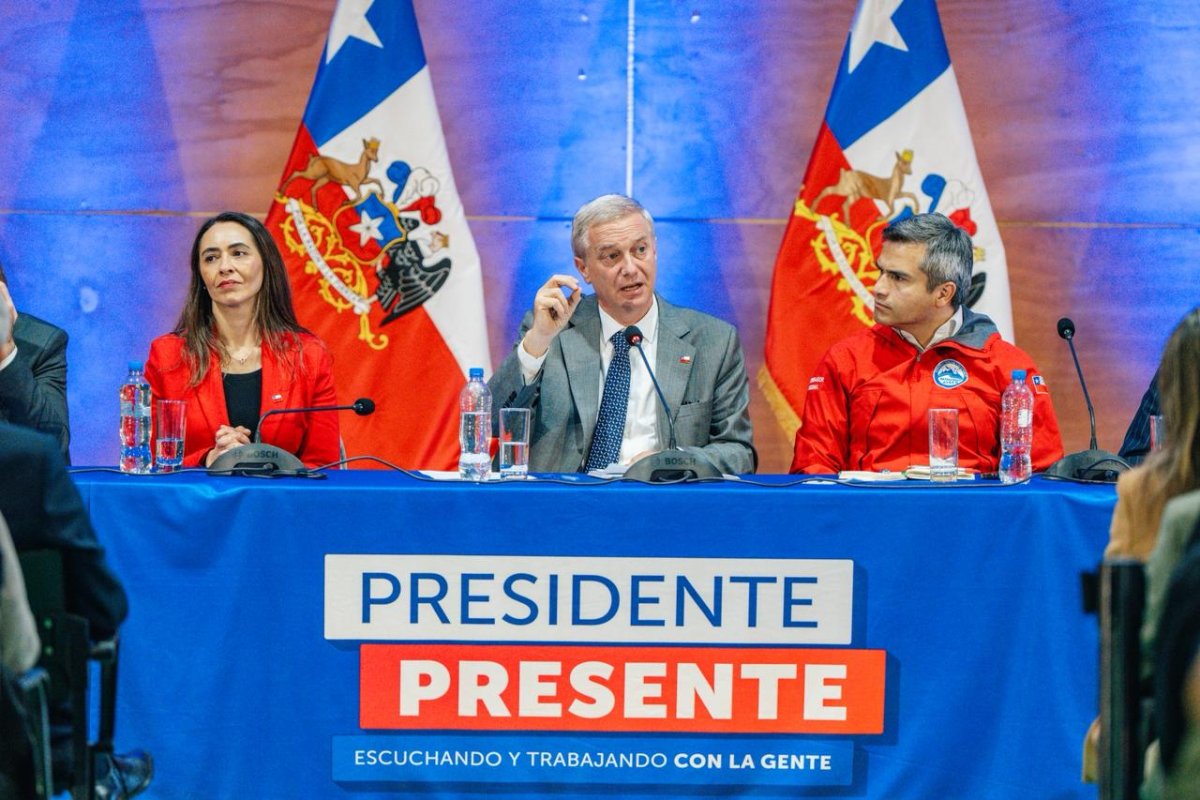 <p>Kast intenta zanjar disputa por recortes entre Quiroz y Poduje: “Somos un equipo de trabajo donde hay discusiones y planteamientos de mejora”</p>