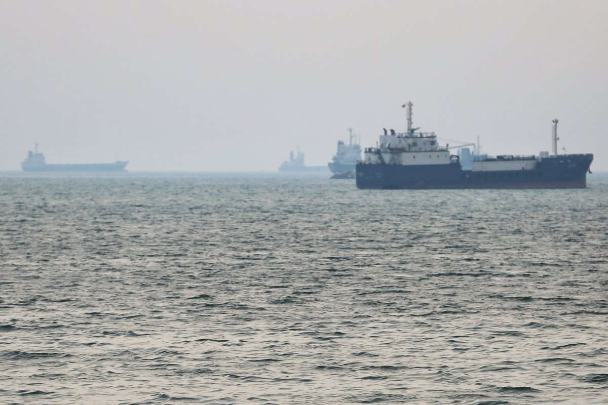 <p>Trump dice que Estados Unidos comenzará a guiar a los barcos atrapados a través del estrecho de Ormuz</p>