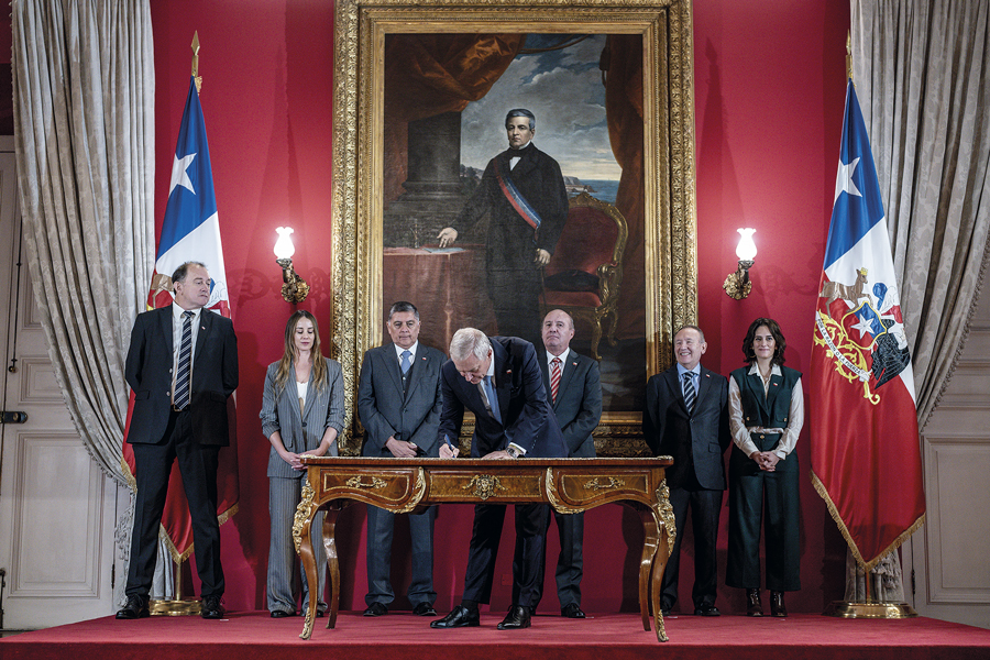 <p>El Presidente Kast firmó el proyecto a mediados de abril. Foto: Presidencia.</p>