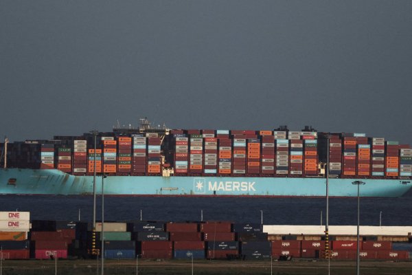 Buque de Maersk abandona el Golfo Pérsico bajo escolta militar de Estados Unidos