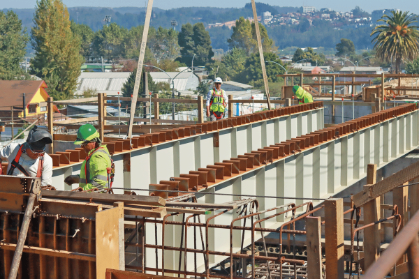 Vivienda se apronta a caducar contratos de constructora española por obras abandonadas en Biobío y estudia más casos en O'Higgins, Ñuble y norte del país
