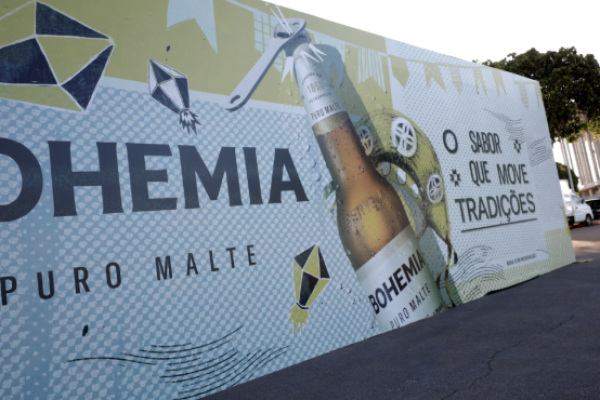 Ganancias del fabricante de Corona y Quilmes suben en primer trimestre impulsadas por ventas de cerveza en el Carnaval de Brasil