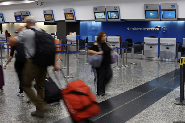 En medio del alza de tasas de navegación aéreas: aerolíneas y aeropuertos en Argentina ajustan sus modelos de negocio