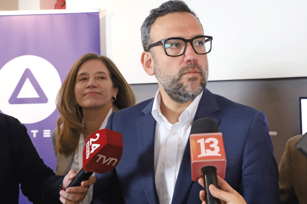 Canales de televisión se suman a arremetida contra Google: acusan abuso de posición dominante