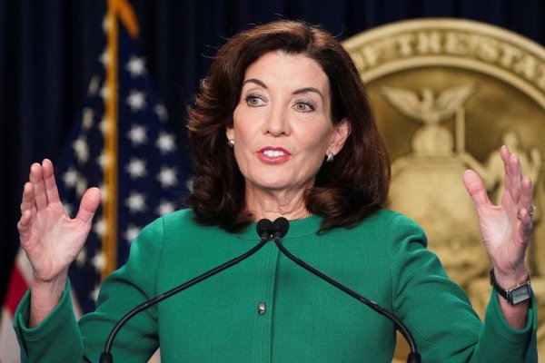 Nueva York anuncia acuerdo presupuestario de US$ 268 mil millones que incluye un impuesto a las segundas residencias
