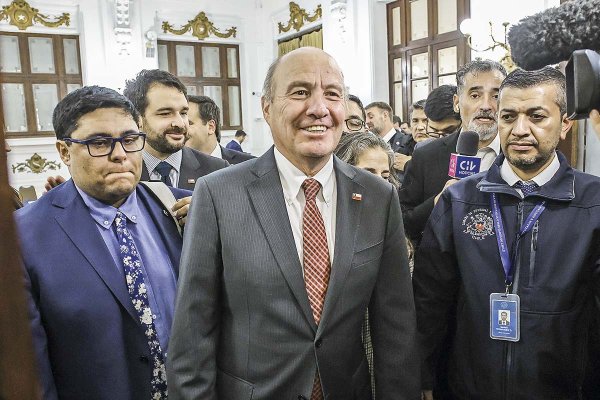 Proyecto misceláneo supera primera valla en el Congreso y Quiroz sigue en conversaciones de cara a primeras indicaciones