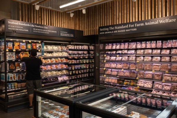 Los precios mundiales de los alimentos alcanzan su nivel más alto en tres años debido a los mayores costos por la guerra en Medio Oriente