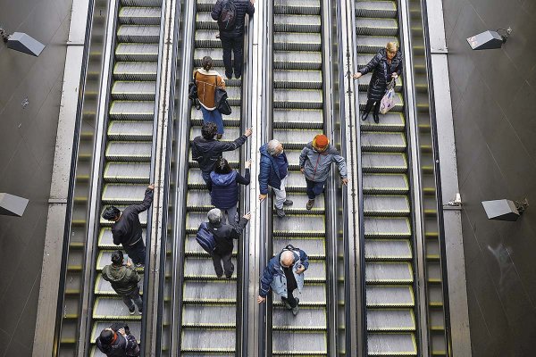 Cuatro AFP redujeron la cantidad de trabajadores al primer trimestre, pero industria fortaleció su fuerza de venta