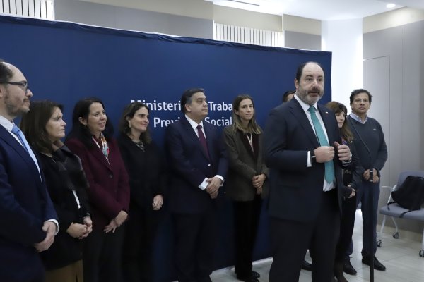<p>Con plazo de un mes: ministro Rau convoca a mesa técnica para frenar desempleo con foco en mujeres y jóvenes</p>
