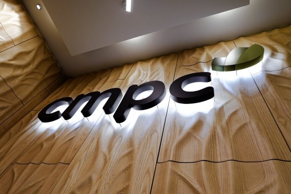 Las utilidades de CMPC caen a la mitad en el primer trimestre y CEO promete mitigar impactos del shock energético