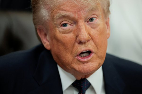 Trump califica de "totalmente inaceptable" la respuesta de Irán a la propuesta de paz estadounidense