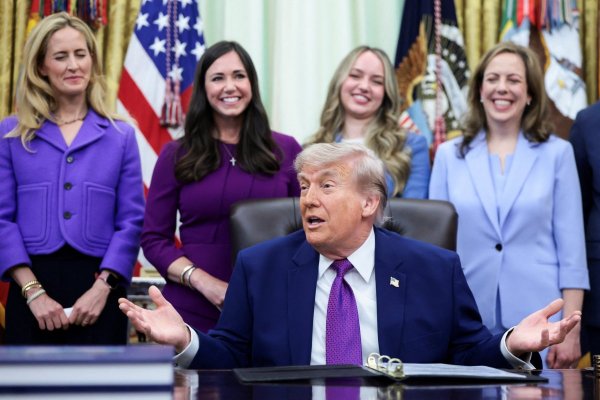 Trump afirma que el alto el fuego con Irán se encuentra "en estado crítico" tras rechazar respuesta de Teherán