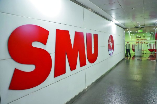 Efecto tributario y plan de reestructuración llevan a las ganancias de SMU a una caída del 90%
