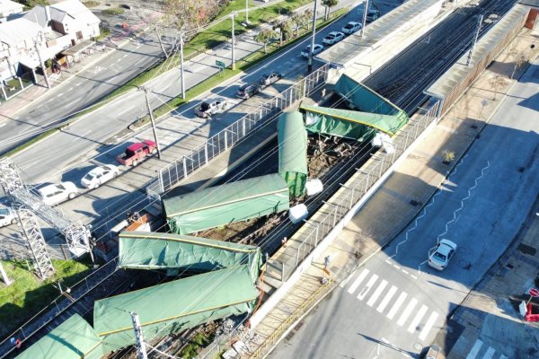 Falla técnica por sobrecalentamiento de rodamiento provocó accidente en tren de Fepasa cargado con celulosa en Chiguayante