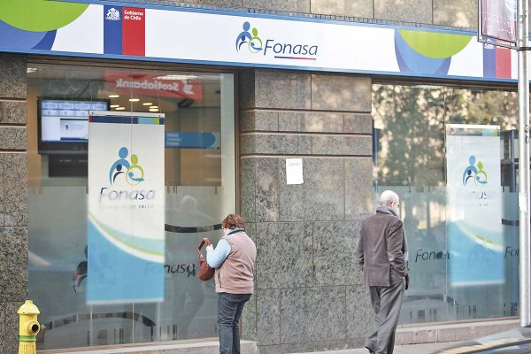 Modalidad de seguros complementarios de salud del gobierno de Boric se desmorona y licitación queda desierta por segunda vez