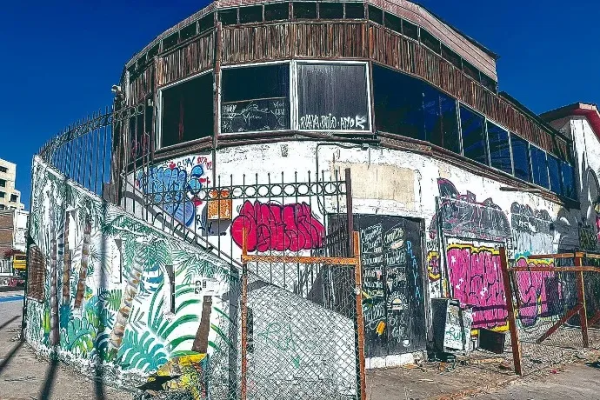 Plan para declarar al edificio Arrecife como monumento en Antofagasta enciende polémica por devaluación inmobiliaria y freno a inversiones