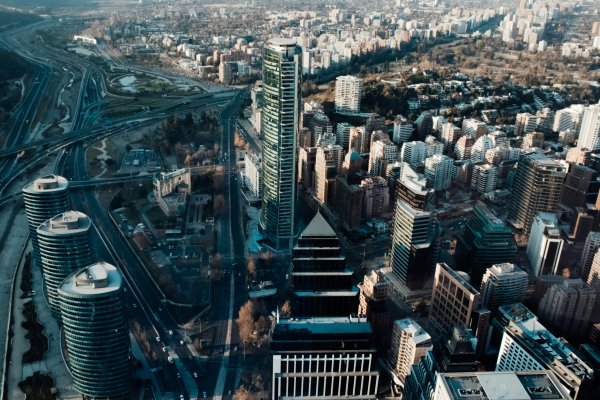<p>Informe revela que Chile se mantiene entre los mercados menos complejos para invertir en América Latina</p>