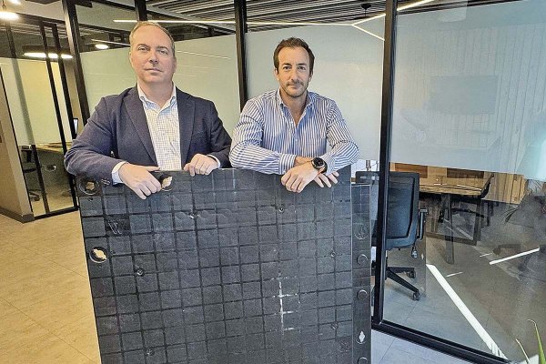 <p>Carlos Macchiavello, gerente general de Onblock, y Nicolás Alonso, gerente general de Estructuras Marfil.</p>
