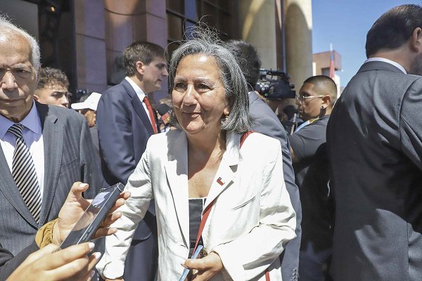 Minsal defiende recortes de presupuesto: dice que son para "mejorar la eficiencia en gestión" y "reducir gastos innecesarios"