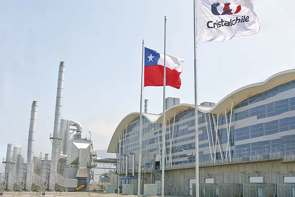 Eduardo Carvallo dejará la gerencia general de Cristalerías de Chile y directorio destaca sus 30 años de trayectoria