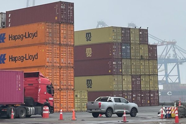 Puerto Coronel capta envíos de cartulina que CMPC exportaba por terminales de zona central y proyecta despachar 3 mil toneladas mensuales a México