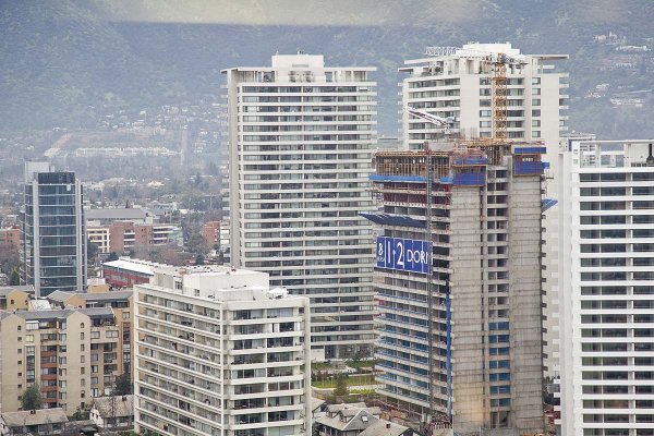 Edificios multifamily en la Región Metropolitana: arriendo promedio sube 27% pese a mayor vacancia