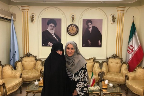 La periodista francesa que se infiltró en el círculo íntimo del Ayatolá en Irán