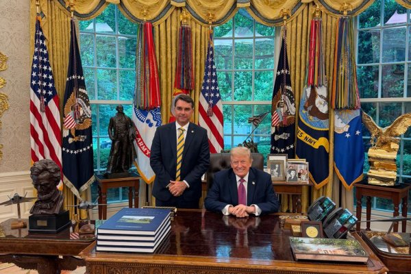Trump recibió en la Casa Blanca a Flávio Bolsonaro, principal rival de Lula en la presidencial de Brasil