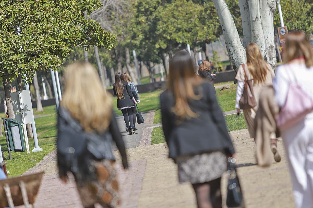<p>La proporción de mujeres desempleadas que lleva más de un año buscando trabajo subió desde 19,5% a 22,9%. Foto: Rodolfo Jara</p>