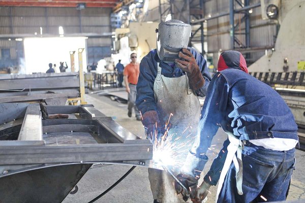 Head hunters respaldan arista laboral del proyecto de reconstrucción, pero anticipan un impacto gradual en el mercado laboral