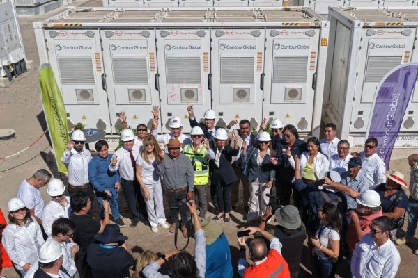 Tarapacá pone en marcha megaproyecto solar con uno de los mayores sistemas de almacenamiento energético de Latinoamérica