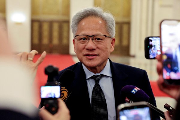 El CEO de Nvidia, Jensen Huang, se unirá al consejo de la prestigiosa Universidad de Tsinghua en Beijing