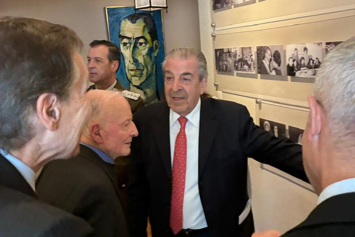 <p>Eduardo Frei inauguró exposición de Jimmy Scott en su casa paterna</p>