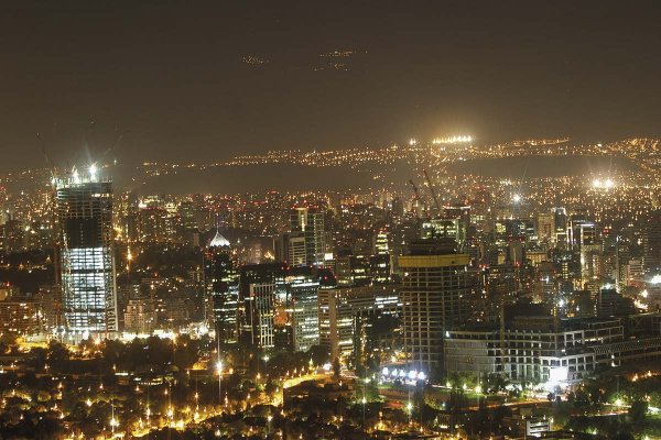 Guerra por la publicidad exterior en Vitacura: Principales empresas se enfrentan con municipio por alza en tarifas