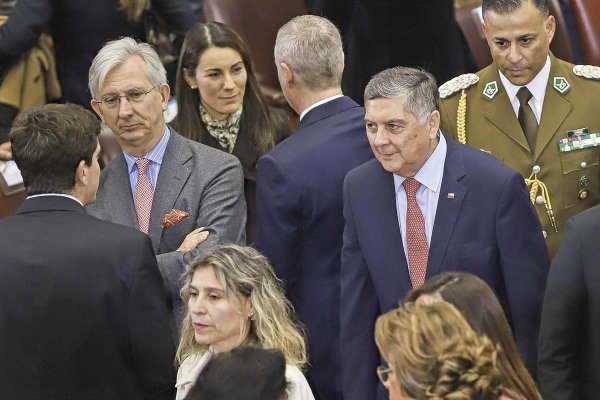 Mandatario anuncia proyecto para reducción de ministerios, partiendo por la fusión de Interior con Segegob y comisión para reformar “arquitectura del Estado”