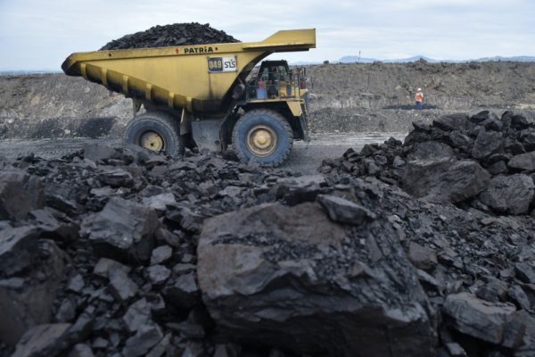 Minera vinculada a Glencore suspende operaciones por bloqueos de comunidades en Colombia