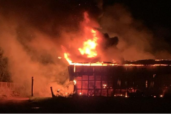 Incendio de bodega de WOM en Isla de Pascua destruye equipos para red 5G y daños se estiman en $ 136 millones
