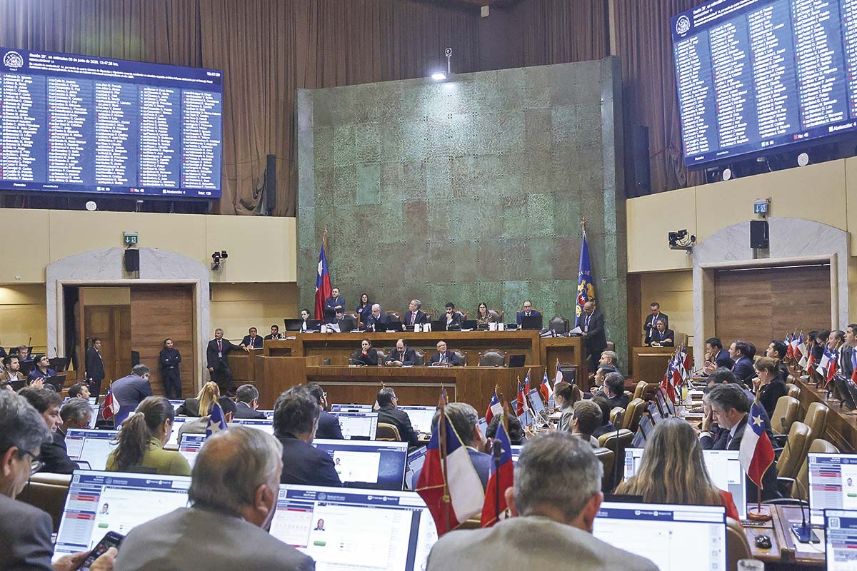 <p>Cámara de Diputados respalda y despacha al Senado reajuste del salario mínimo</p>