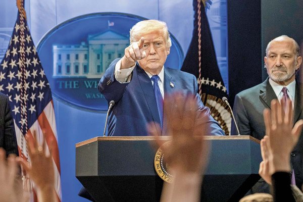 Trump recurre a una nueva vía legal para sostener su política arancelaria: Chile quedaría sujeto a una sobretasa de 12,5%