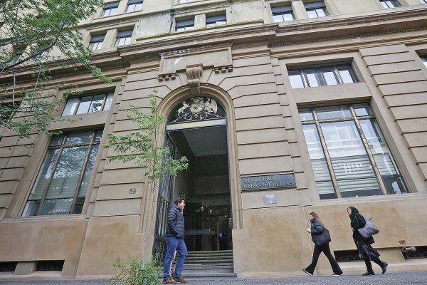 Servicios sin director titular y fuga de asesores a Seguridad: las dificultades que enfrenta el MOP que heredó De Grange