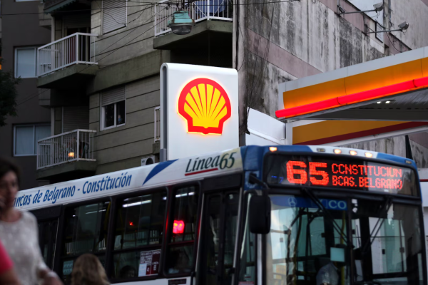 Raízen, dueña de Shell en Argentina, vende su negocio en ese país al grupo suizo Mercuria por US$ 1.420 millones