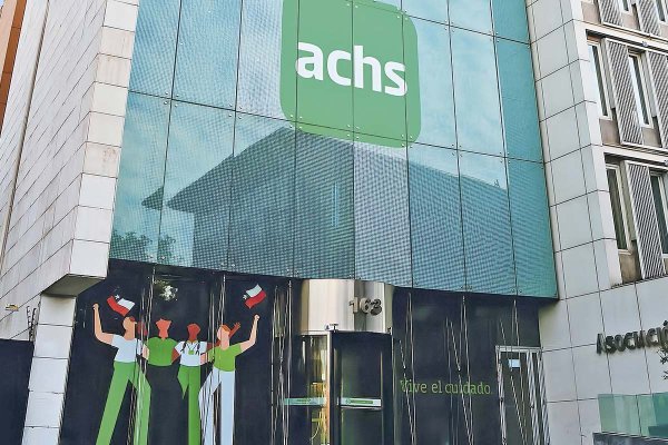 FNE pone en jaque a la ACHS: recomienda giro único y evaluar cotización del seguro laboral obligatorio