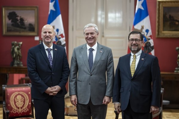 Segunda vez en La Moneda: Embajador de EEUU se reúne con el Presidente José Antonio Kast
