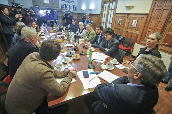 Informe de la oposición advierte que la deuda pública superaría el 49% del PIB por efecto de la ley miscelánea