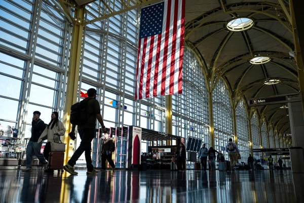 Juez rechaza cobro de US$ 100 mil impulsado por Trump para visas H-1B