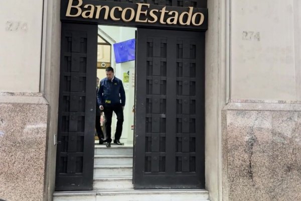 Ahora en DF | Operación Tokio: PDI incauta equipos en sucursal de BancoEstado en el centro de Santiago